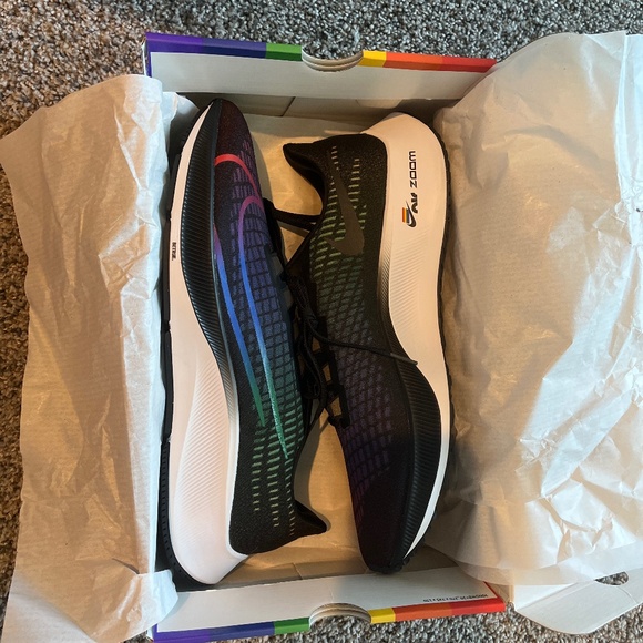 Nike Zoom Pegasus 37 (Be True. Edition) - Picture 1 of 5